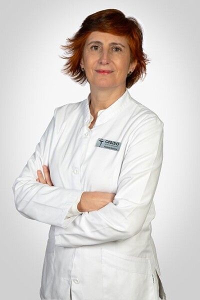 Farmacéutica experta en dermofarmacia, capilar y suplementación de Farmacia Cabiró Donostia